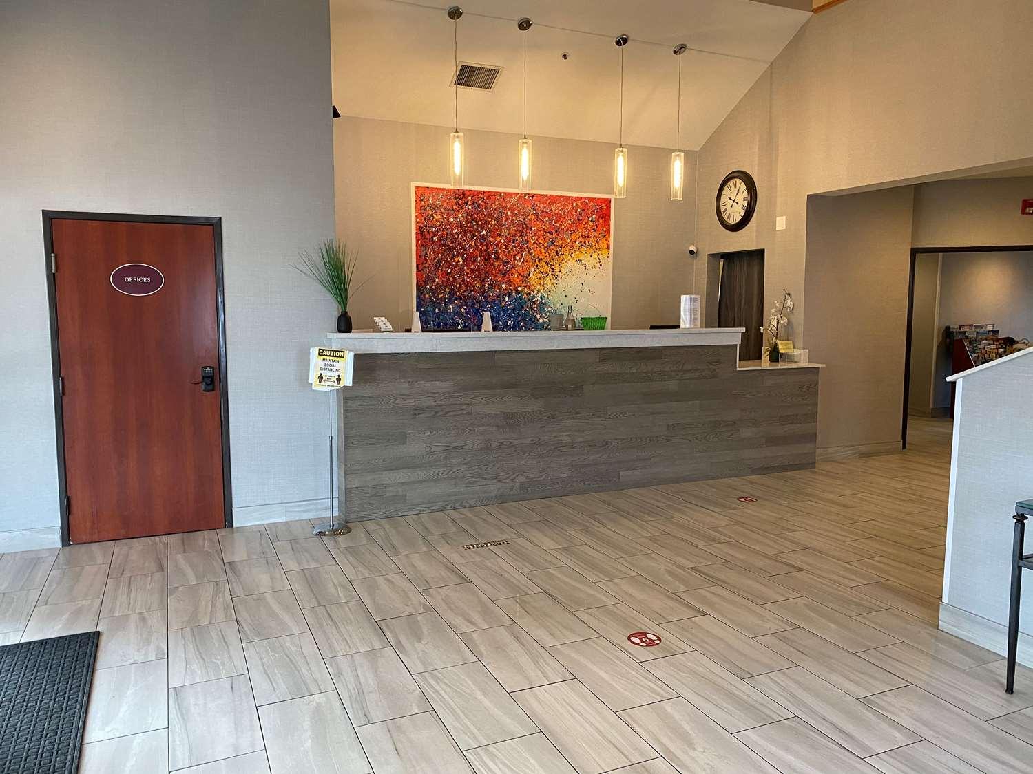 Days Inn By Wyndham Portland East Экстерьер фото