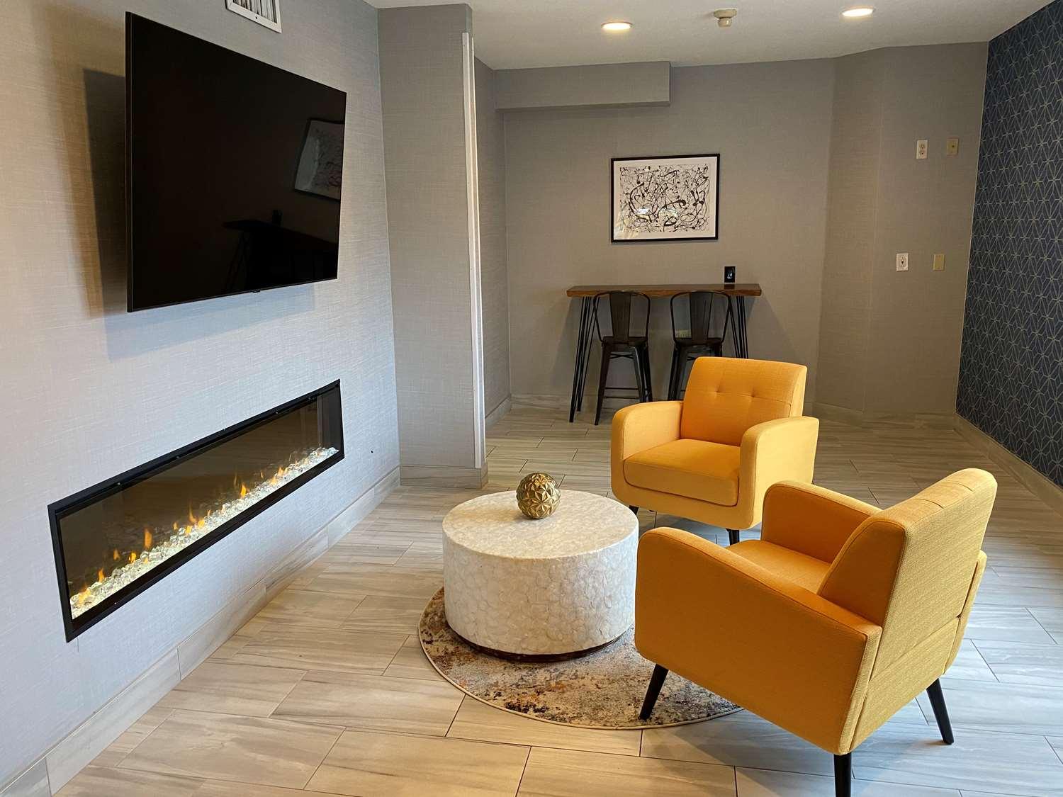 Days Inn By Wyndham Portland East Экстерьер фото