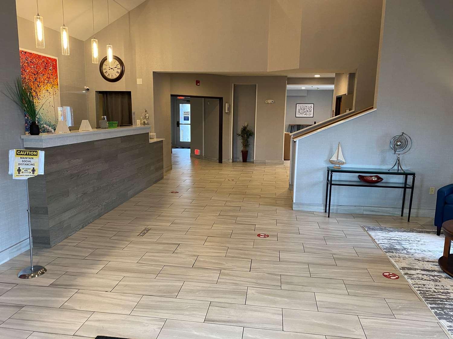Days Inn By Wyndham Portland East Экстерьер фото
