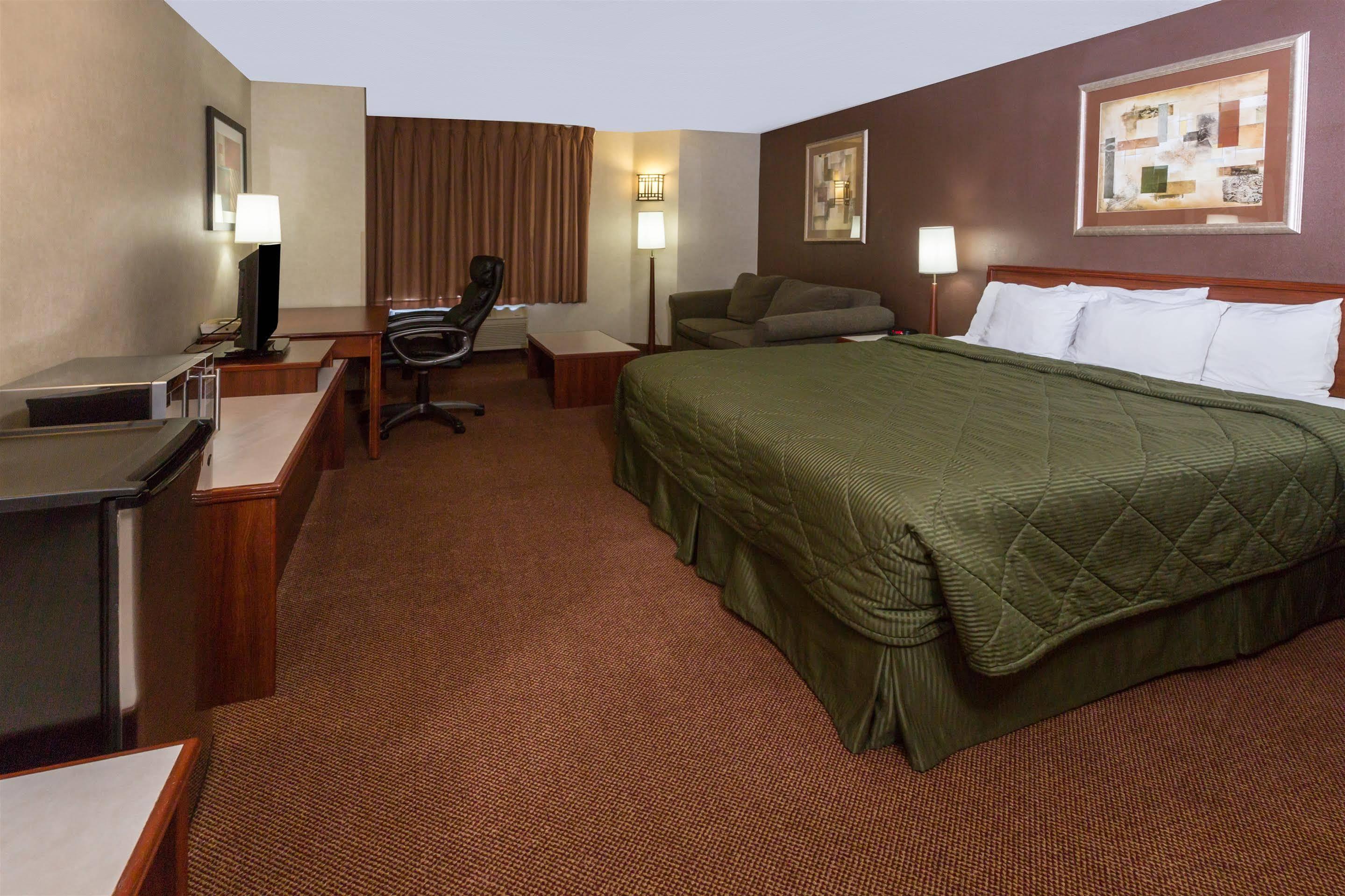 Days Inn By Wyndham Portland East Экстерьер фото