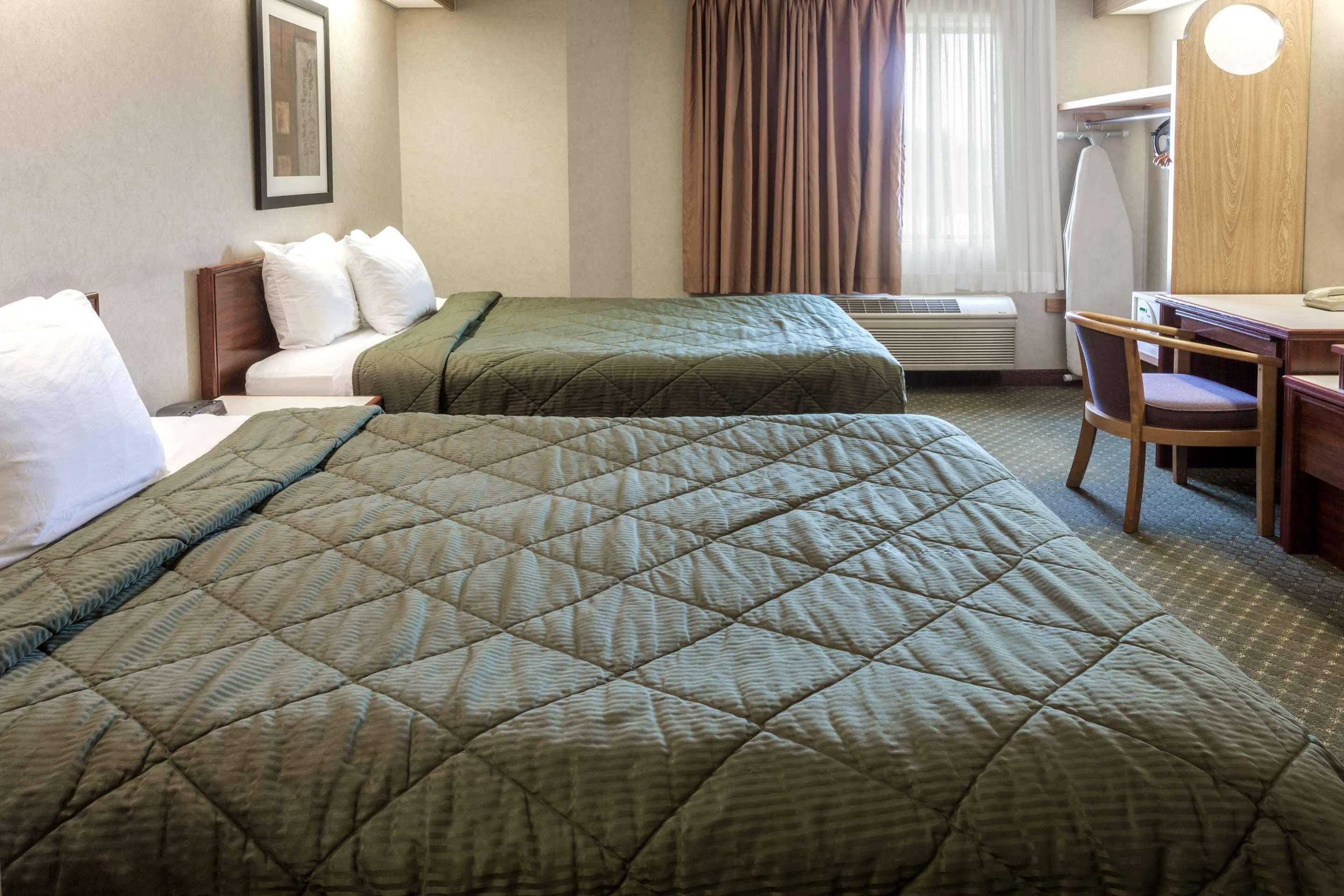 Days Inn By Wyndham Portland East Экстерьер фото