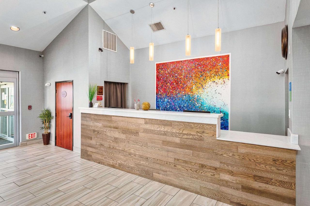 Days Inn By Wyndham Portland East Экстерьер фото