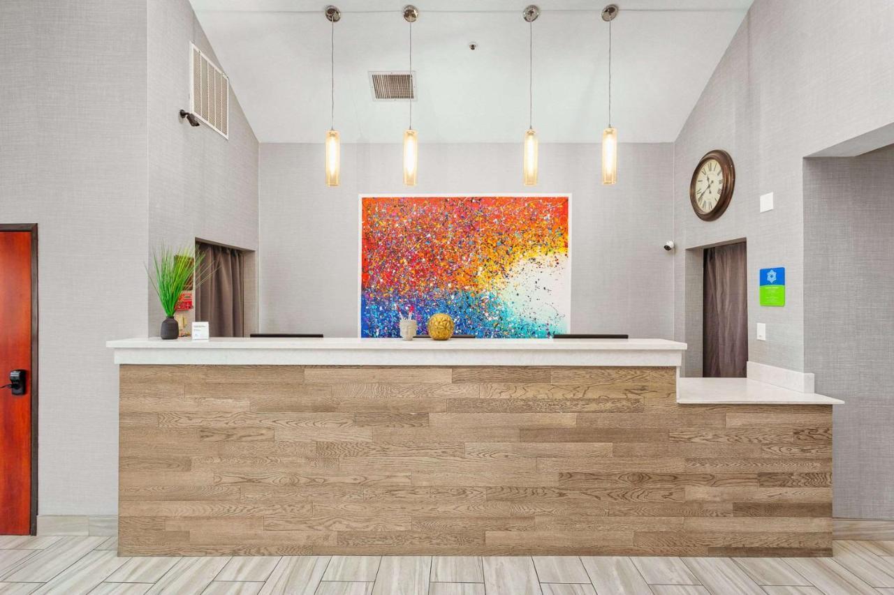 Days Inn By Wyndham Portland East Экстерьер фото