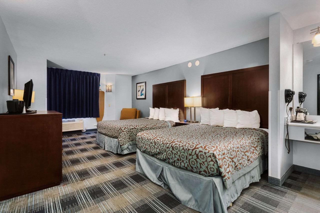 Days Inn By Wyndham Portland East Экстерьер фото