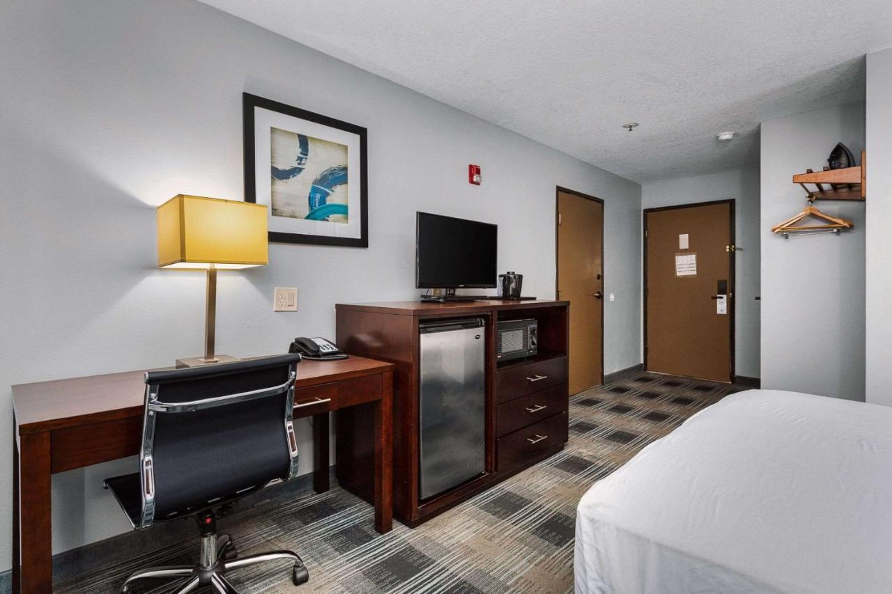 Days Inn By Wyndham Portland East Экстерьер фото