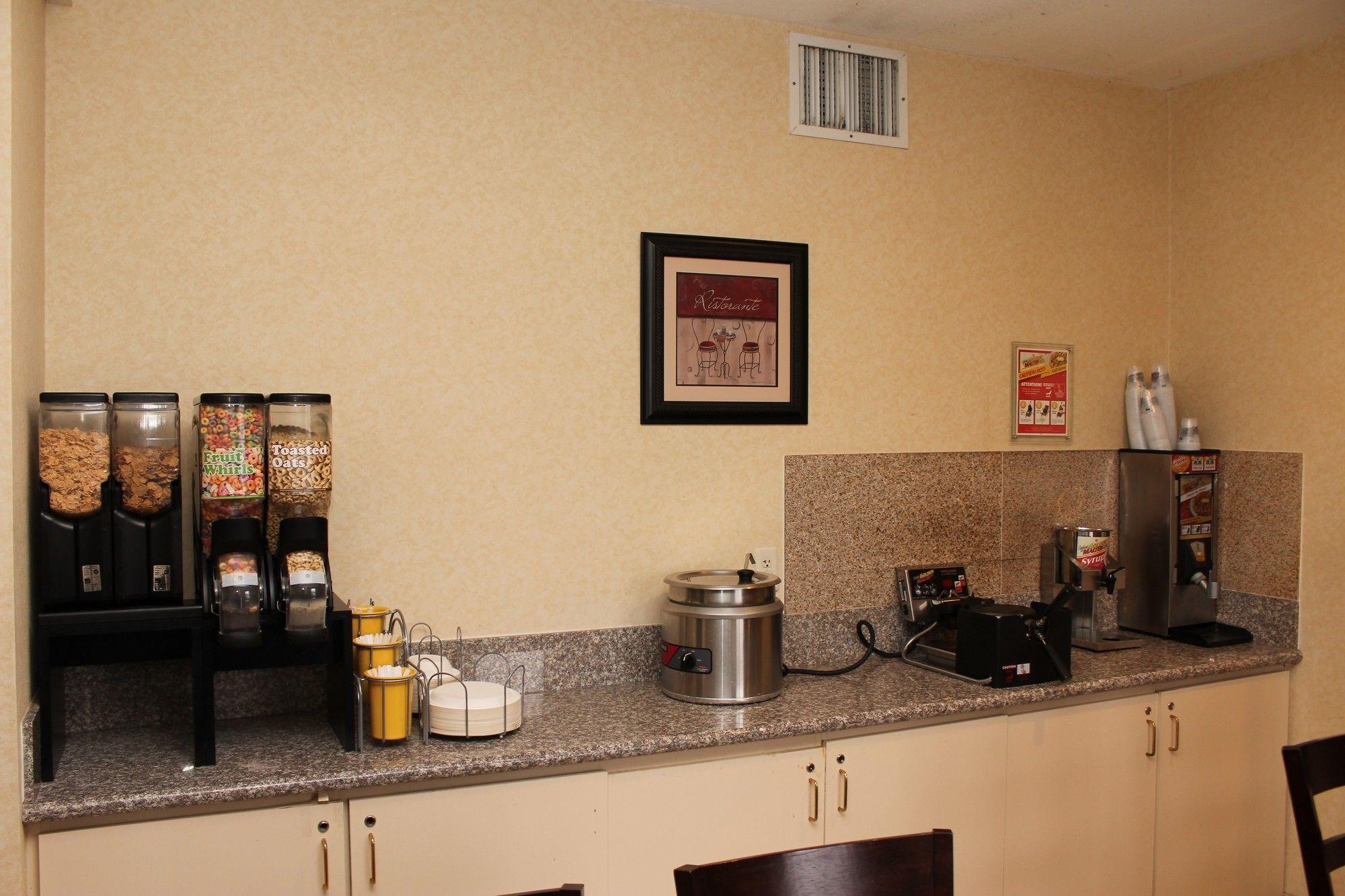 Days Inn By Wyndham Portland East Экстерьер фото