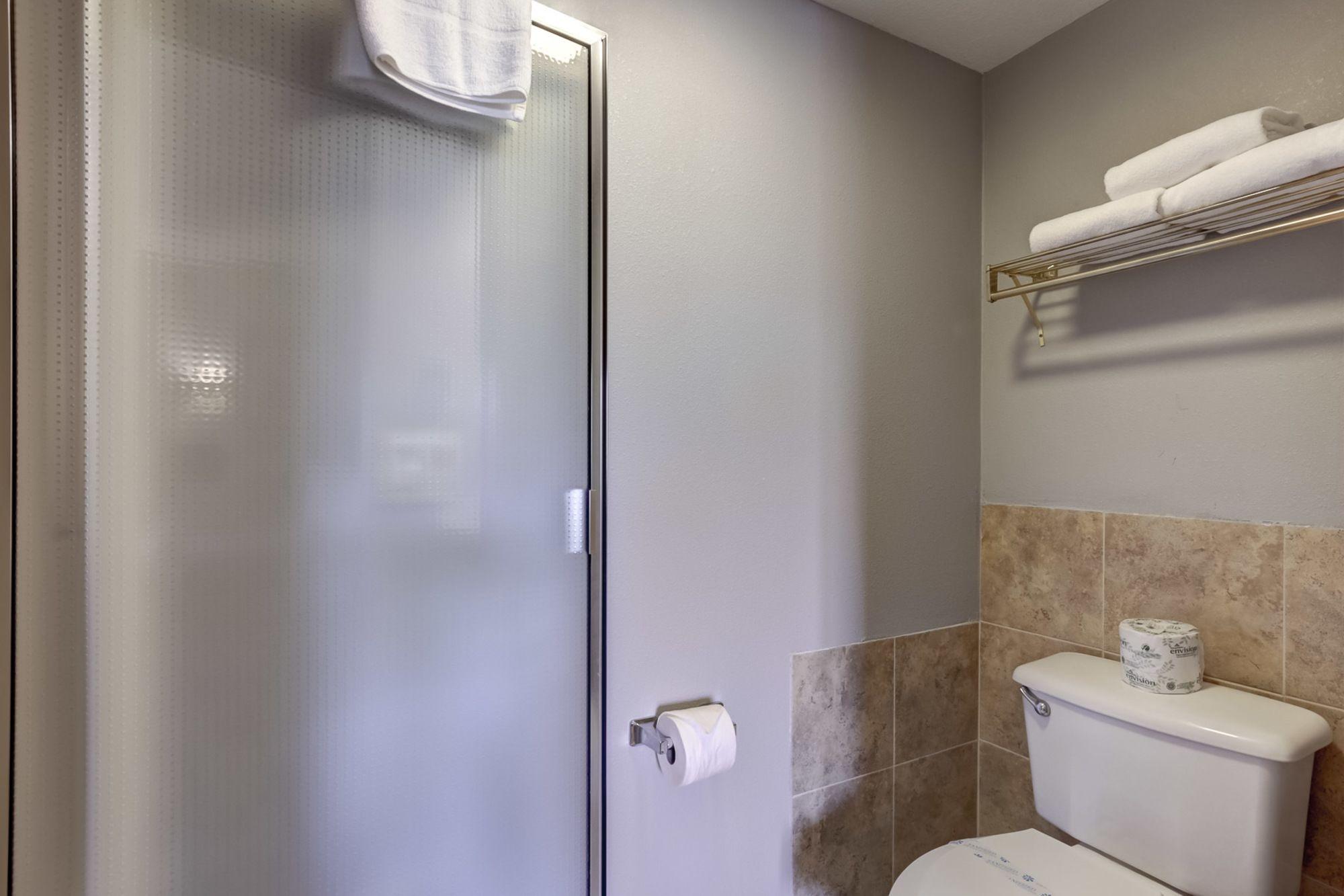 Days Inn By Wyndham Portland East Экстерьер фото