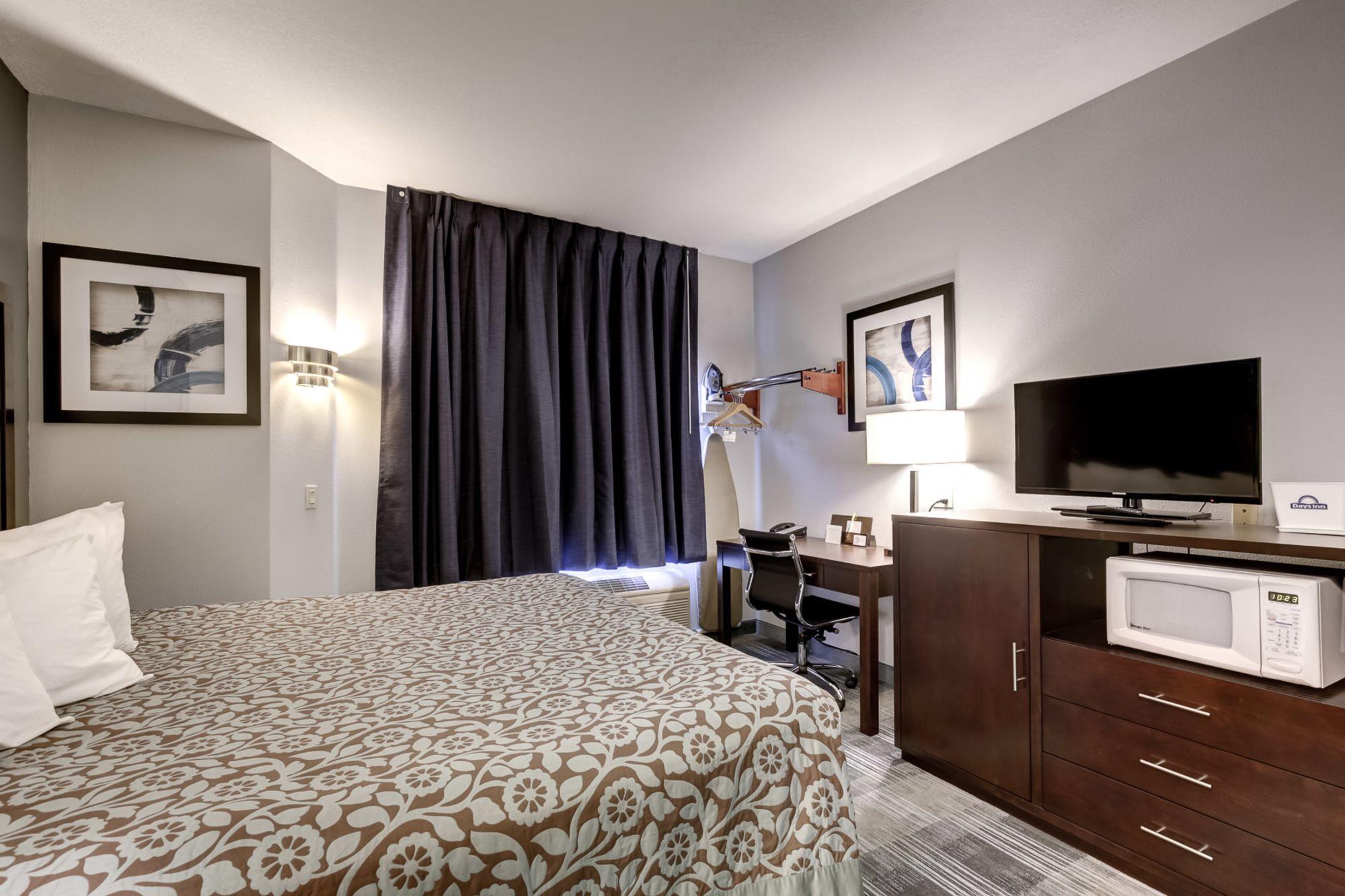 Days Inn By Wyndham Portland East Экстерьер фото