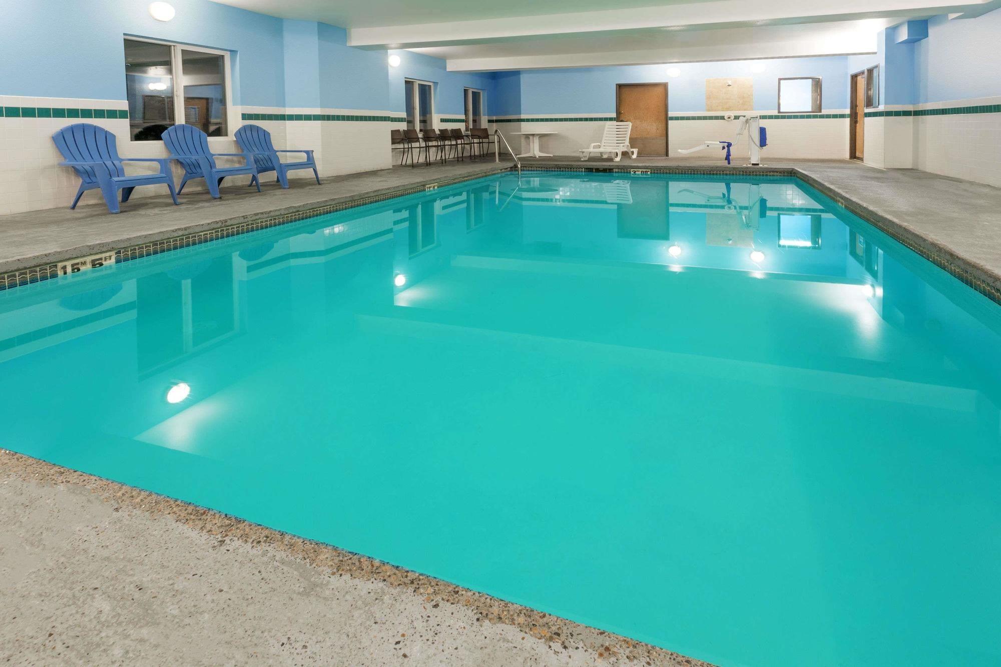 Days Inn By Wyndham Portland East Экстерьер фото
